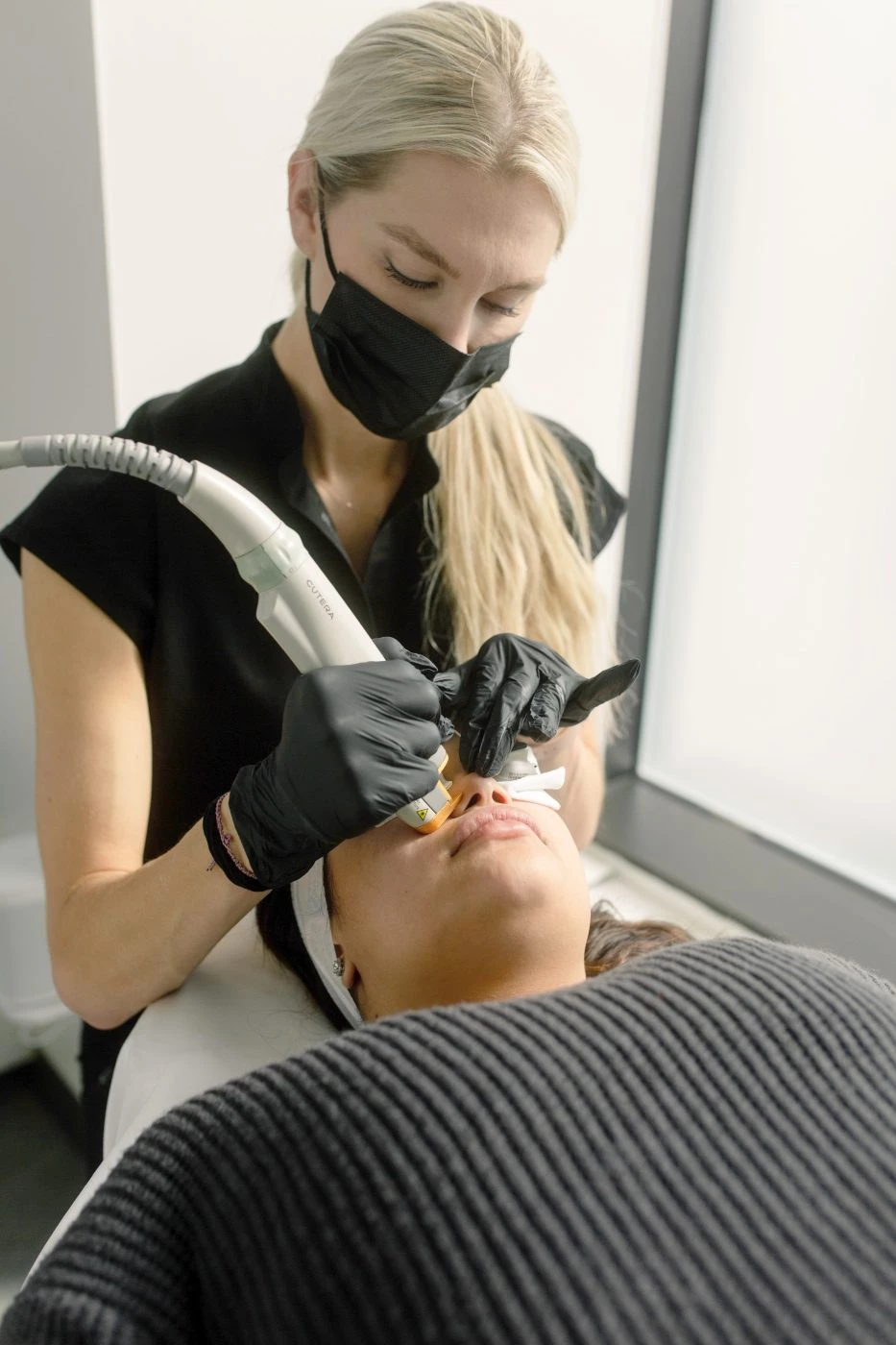 1440-nanometer wavelength laser. Reduces pore size, fine lines, and improves skin complexion. 1927-nanometer wavelength laser. Treats pigmentation issues as sunspots, melisma, and other sun-related skin damage.